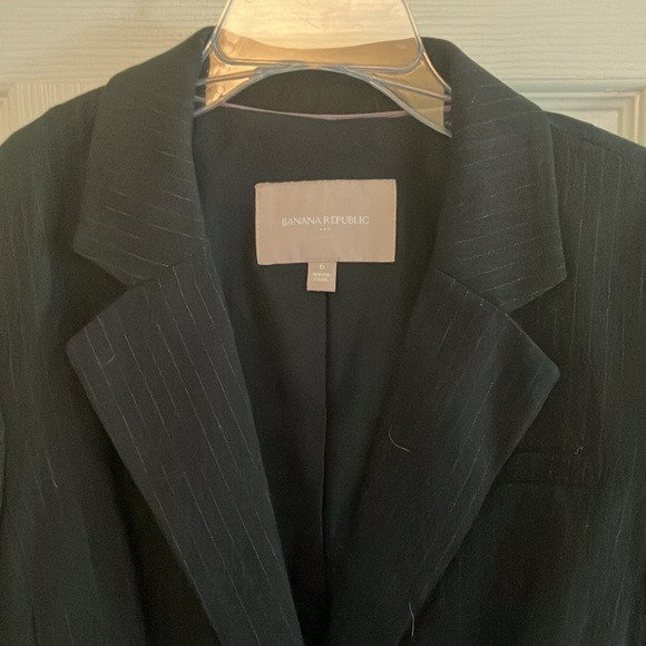Navy blue pinstripe blazer by Banana Republic in size 6. - Picture 6 of 7